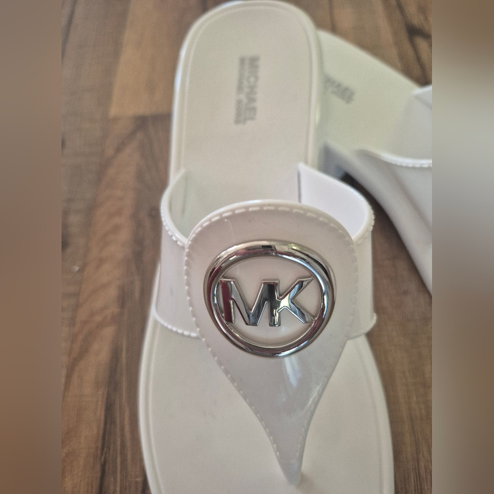 Michael Kors White Thong Sandal with Silver MK Logo - Picture 4 of 6